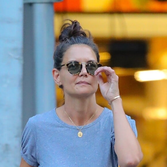 Katie Holmes et sa fille Suri Cruise se baladent dans les rues de New York, le 19 août 2019.