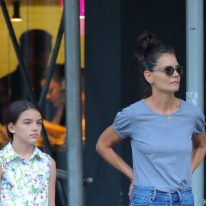 Katie Holmes et sa fille Suri Cruise se baladent dans les rues de New York, le 19 août 2019.