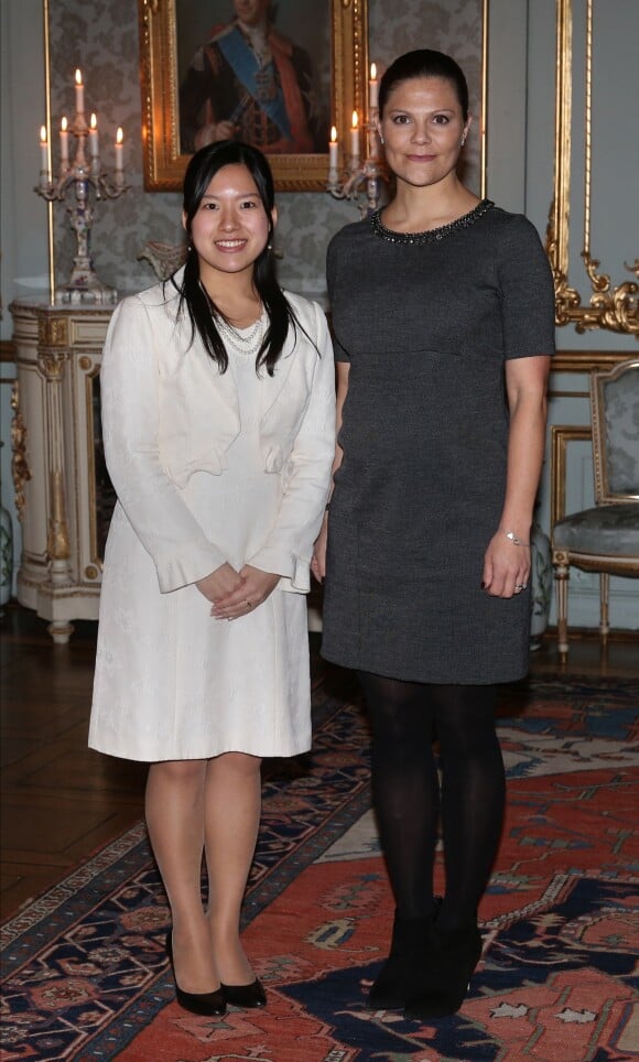 La princesse Victoria de Suède reçoit la princesse Ayako de Takamado au Palais Royal à Stockholm le 12 novembre 2015.