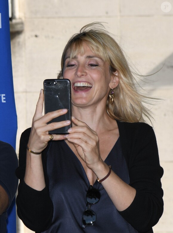 Julie Gayet au photocall de la 12ème édition du festival du Film d'Angoulême, le 21 août 2019. © Guirec Coadic/Bestimage