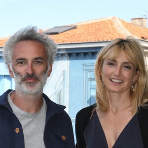 Vincent Delerm et Julie Gayet lors de la 12ème édition du festival du Film d'Angoulême, le 21 août 2019. © Guirec Coadic/Bestimage