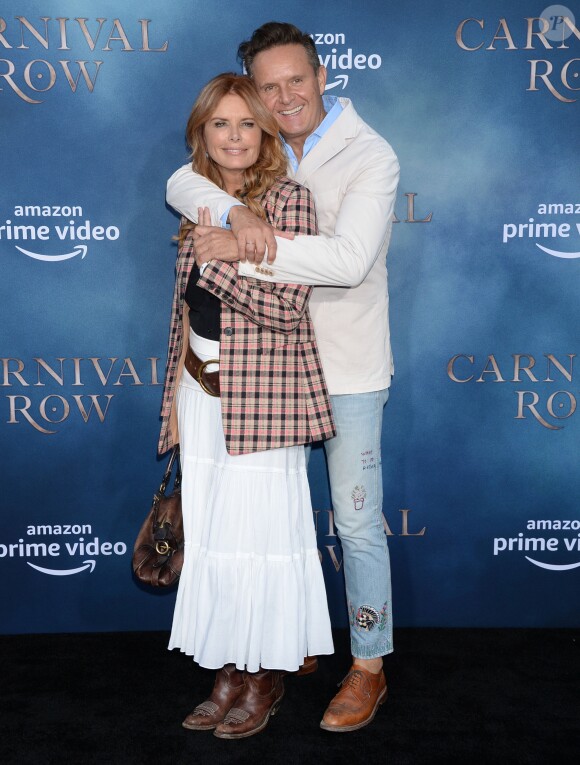 Roma Downey et son mari Mark Burnett à la première de la série télévisée Amazon Prime Video "Carnival Row" au TCL Chinese Theatre dans le quartier de Hollywood, à Los Angeles, Californie, Etats-Unis, le 21 août 2019.