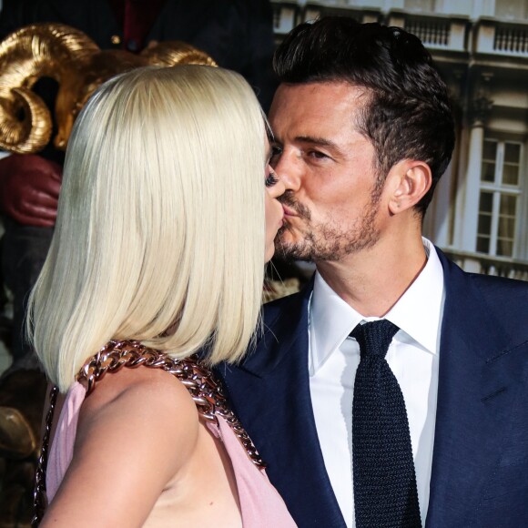 Katy Perry et son fiancé Orlando Bloom à la première de la série télévisée Amazon Prime Video "Carnival Row" au TCL Chinese Theatre dans le quartier de Hollywood, à Los Angeles, Californie, Etats-Unis, le 21 août 2019.