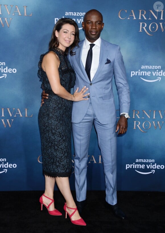 David Gyasi et sa femme Emma à la première de la série télévisée Amazon Prime Video "Carnival Row" au TCL Chinese Theatre dans le quartier de Hollywood, à Los Angeles, Californie, Etats-Unis, le 21 août 2019.