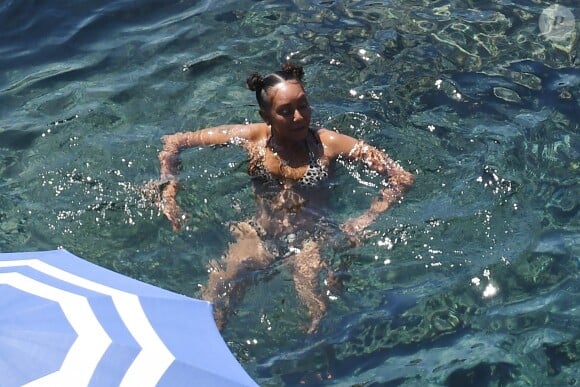 Exclusif - Mel B (Melanie Brown) se relaxe et se baigne après avoir déjeuné au restaurant La Fontelina le lendemain du mariage de H. Klum et son mari T. Kaulitz à Capri, le 4 août 2019