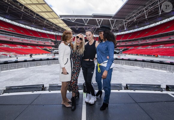 Geri Halliwell, Melanie Brown (Mel B), Melanie Chisholm (Mel C) et Emma Bunton - Les Spice Girls backstage lors de leur concert au Stade de Wembley dans le cadre de leur tournée "Spice World UK Tour". Londres, le 20 juin 2019.