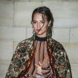Alicia Vikander lors du photocall Greeting lors du défilé Louis Vuitton PAP femme printemps / été 2019 au Louvre à Paris le 2 octobre 2018. © Olivier Borde / Bestimage