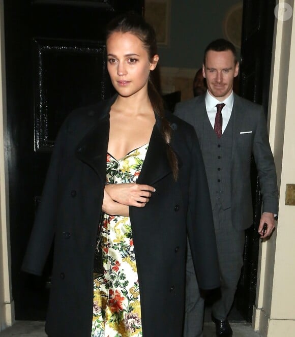 Alicia Vikander et son mari Michael Fassbender à la sortie de l'after-party du film "Tomb Raider" au club Home House à Londres, le 6 mars 2018.