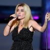 Julie Zenatti déjà périmée à 38 ans ? Elle affronte les critiques avec humour Julie Zenatti déjà périmée à 38 ans ? Elle affronte les critiques avec humour
