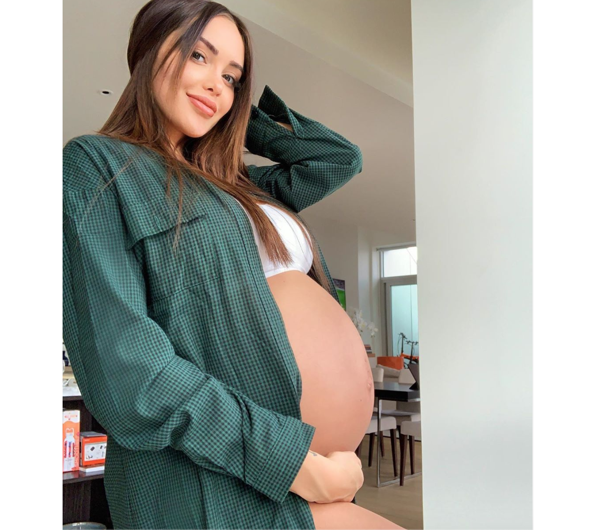 PHOTOS. Nabilla enceinte : la future maman dévoile son ve - Télé Star