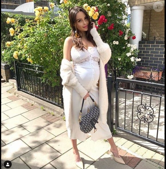 Nabilla attend son premier enfant avec Thomas Vergara (Juillet 2019).
