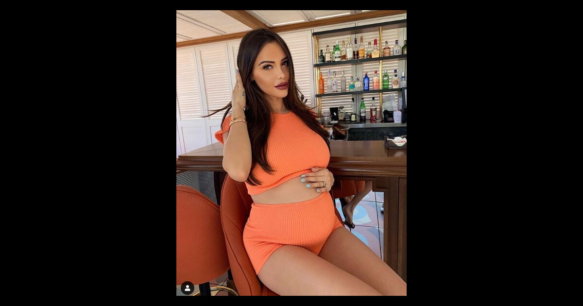 Nabilla enceinte : En bikini, la future maman évoque son stress grandissant  - Purepeople