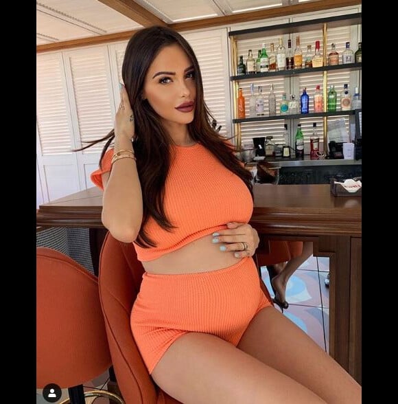 Nabilla enceinte de son premier enfant, lors d'un voyage à Madrid. Le 22 août 2019.