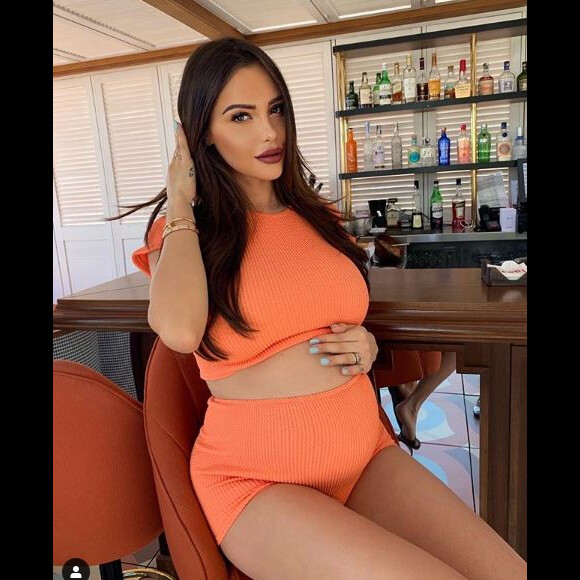 Nabilla enceinte de son premier enfant, lors d'un voyage à Madrid. Le 22 août 2019.