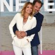 Ingrid Chauvin et son mari Thierry Peythieu durant un photocall pour la 1ère édition du festival Canneseries, à Cannes, sur la plage du Gray d'Albion, le 9 avril 2018 .© Bruno Bebert / Bestimage