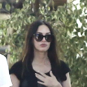 Exclusif - Megan Fox enceinte et son mari Brian Austin Green à la sortie du restaurant Geoffrey à Malibu, Californie, Etats-Unis, le 5 juillet 2016.