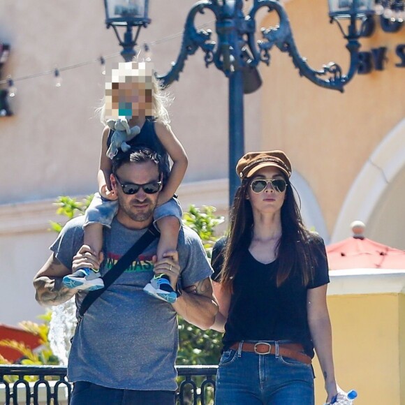 Exclusif - Brian Austin Green, sa femme Megan Fox et leur fils Journey River sont allés déjeuner dans un restaurant à Calabasas. Le 16 août 2019.