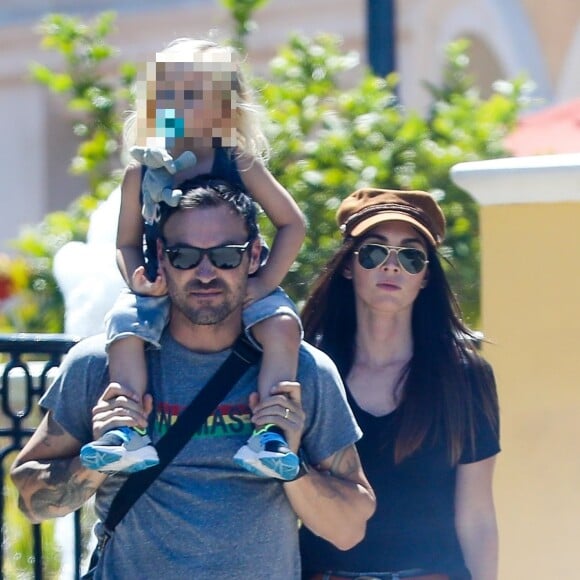 Exclusif - Brian Austin Green, sa femme Megan Fox et leur fils Journey River sont allés déjeuner dans un restaurant à Calabasas. Le 16 août 2019.