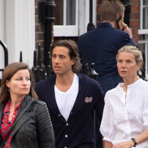 Exclusif - Gwyneth Paltrow et son mari Brad Falchuk se promènent à Londres, le 30 juin 2019.