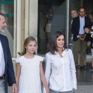 La princesse Leonor des Asturies et l'infante Sofia d'Espagne ont rendu visite avec leurs parents le roi Felipe VI d'Espagne et la reine Letiza à leur grand-père le roi Juan Carlos Ier durant sa convalescence à l'hopital Quiron Salud à Madrid le 27 août 2019, suite à son triple pontage coronarien.