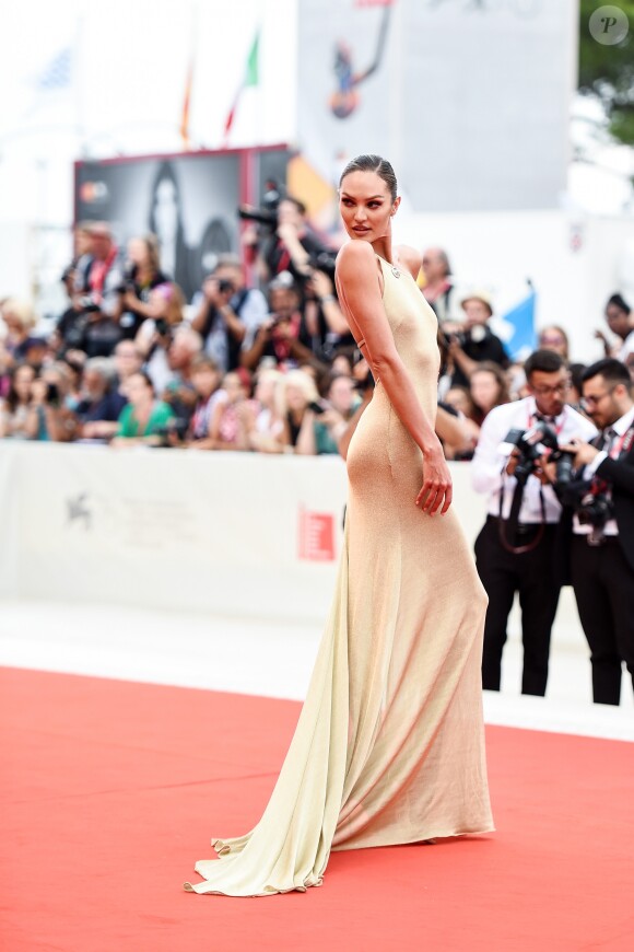 Candice Swanepoel lors de la projection du film "La Vérité" lors de la cérémonie d'ouverture du 76e festival du film de Venise, la Mostra, sur le Lido au Palais du cinéma de Venise, Italie, le 28 août 2019.