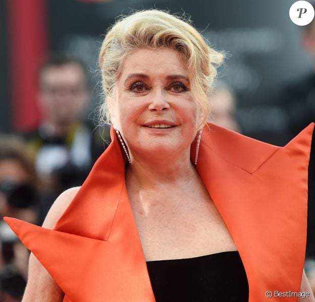 Catherine Deneuve lors de la projection du film "La Vérité" lors de la cérémonie d'ouverture du 76e festival du film de Venise, la Mostra, sur le Lido au Palais du cinéma de Venise, Italie, le 28 août 2019.