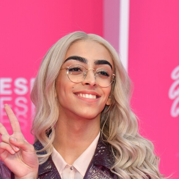 Bilal Hassani lors du photocall de la soirée de clôture de la 2ème édition du "Canneseries" au palais des Festivals à Cannes, France, le 10 avril 2019. © Bruno Bébert/Bestimage