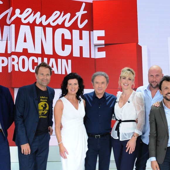 Exclusif - Pauline Lefevre, Bruno Debrandt, Thommas Jouannet, Maria Doyle, Michel Drucker, Julie Gayet, Francois Damiens, Willy Rovelli, Maleaume Paquin, Alex Vizorek et Tom Villa - Enregistrement de l'émission ' Vivement Dimanche Prochain ' au studio Gabriel. Diffusion le 08/09/2019 sur France 2. © Guillaume Gaffiot / Bestimage.