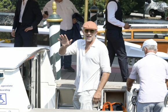Vincent Cassel, Tina Kunakey et leur fille Amazonie arrivent à l'hotel Excelsior, en marge du 76e Festival international du film de Venise 2019, le 30 août 2019. @ Anna Maria Tinghino/Splash News/ABACAPRESS.COM