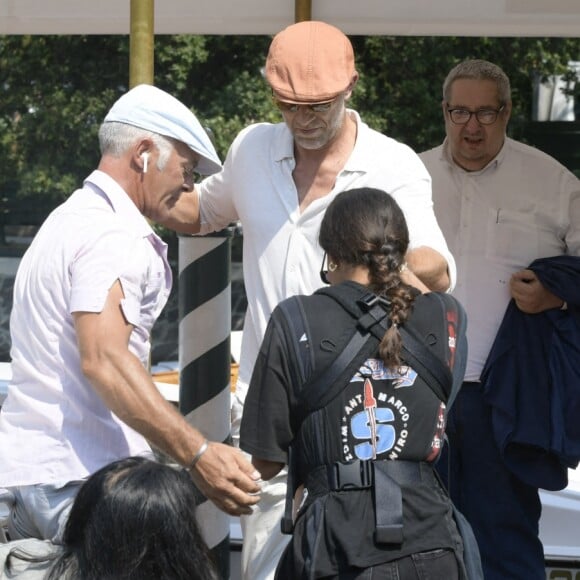 Vincent Cassel, Tina Kunakey et leur fille Amazonie arrivent à l'hotel Excelsior, en marge du 76e Festival international du film de Venise 2019, le 30 août 2019. @ Anna Maria Tinghino/Splash News/ABACAPRESS.COM