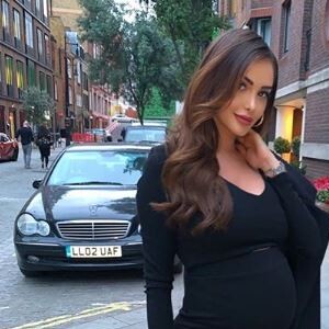Nabilla enceinte de Thomas Vergara (Août 2019).