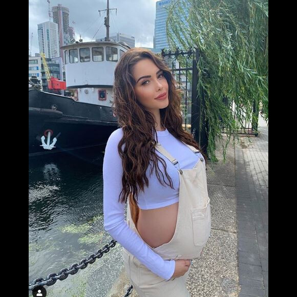 Nabilla enceinte de Thomas Vergara (Août 2019).