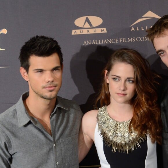 Taylor Lautner, Kristen Stewart et Robert Pattinson - Photocall du film "Twilight Saga: Breaking Dawn" a l'hotel Villamagna a Madrid. Le 15 novembre 2012