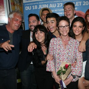 Eléonore Sarrazin-Carletti avec ses parents Ariane Carletti (ancienne animatrice du Club Dorothée) et Rémy Sarrazin (ancien bassiste du groupe Les Musclés), Anton Lahirle, Frédéric Dockès, Marie Drion, Keryan Fitoussi, Jean-Luc Azoulay, Agnès Seelinger - Première de la comédie "Scènes d'été pour jeunes gens en maillots de bain" au théatre du Vingtième à Paris le 18 juin 2014.