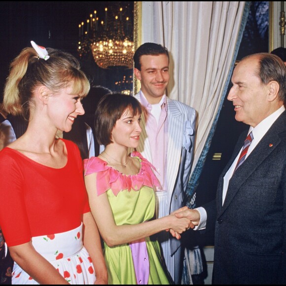 Jacky, Dorothée et Ariane rencontrent François Mitterrand à Paris le 19/12/1985