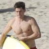 Orlando Bloom fait du paddle lors de ses vacances à Saint-Barthélemy, le 20 mars 2017.