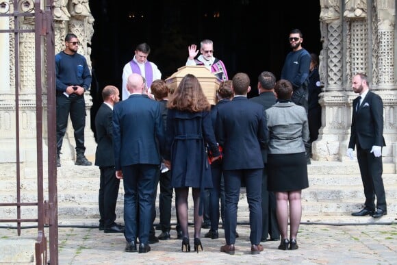 Nathalie, la mère d'Anthoine, Victhor, le frère d'Anthoine avec son casque à la main, Julie la compagne d'Anthoine - Obsèques du jeune pilote Anthoine Hubert en la cathédrale de Chartres le 10 septembre 2019.