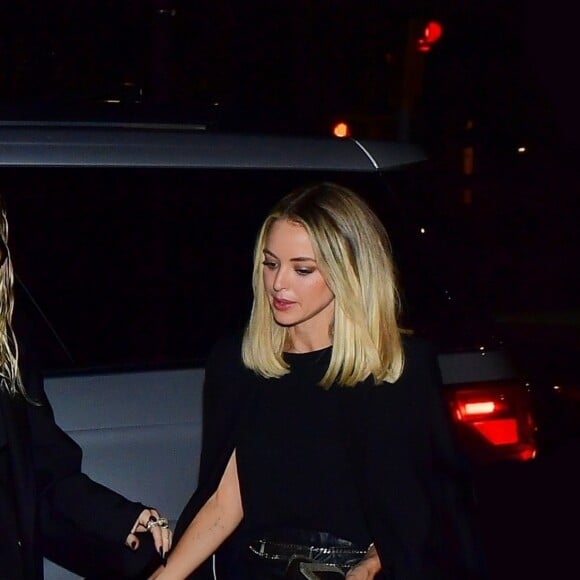 Miley Cyrus et sa compagne Kaitlynn Carter sont allées diner au restaurant La Esquina lors de la Fashion Week 2019 à New York, le 10 septembre 2019