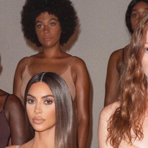 Campagne de Kim Kardashian pour SKIMS, sa marque se sous-vêtements sculptants - Instagram.