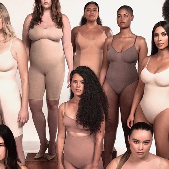 Campagne de Kim Kardashian pour SKIMS, sa marque se sous-vêtements sculptants - Instagram.