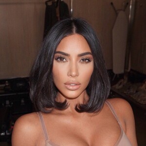 Campagne de Kim Kardashian pour SKIMS, sa marque se sous-vêtements sculptants - Instagram.