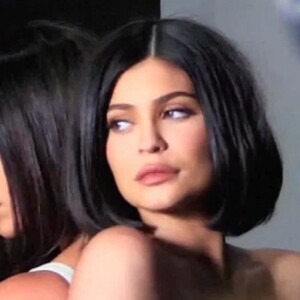 Kim Kardashian et sa soeur Kylie Jenner lors d'un photoshoot sexy à Los Angeles, le 29 octobre 2018. Kim a suggéré à sa soeur de faire ce shooting sexy afin de lui redonner confiance en elle après la naissance de son premier enfant