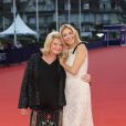 Sienna Miller et sa mère Jo sur le red carpet de la projection du film "American woman" lors du 45e festival du cinéma américain de Deauville le 11 septembre 2019. © Denis Guignebourg / Bestimage