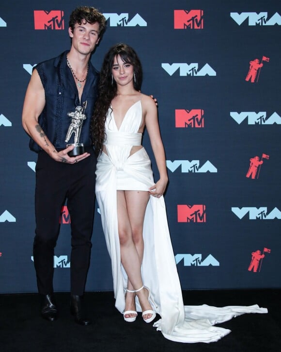 Shawn Mendes, Camila Cabello - Photocall des lauréats de la cérémonie des MTV Video Music Awards à Newark (New Jersey). Le 26 août 2019.