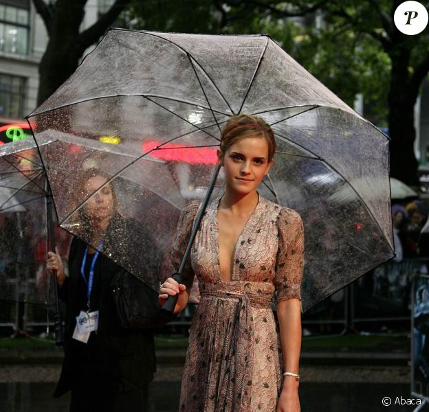 Emma Watson La Sorciere De Charme De Harry Potter Arrive Sous La