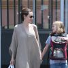 Angelina Jolie est allée faire des courses dans une animalerie avec sa fille Vivienne à Los Angeles, le 28 juillet 2019