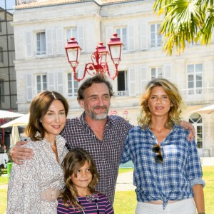 Elsa Zylberstein, Elsa Damour Cazebonne, Jean-Paul Rouve et Alice Taglioni (enceinte) pour le film "Je voudrais que quelqu'un m'attende quelque part" lors de la 12ème édition du festival du Film Francophone d'Angoulême, France, le 24 août 2019. © Coadic Guirec/Bestimage
