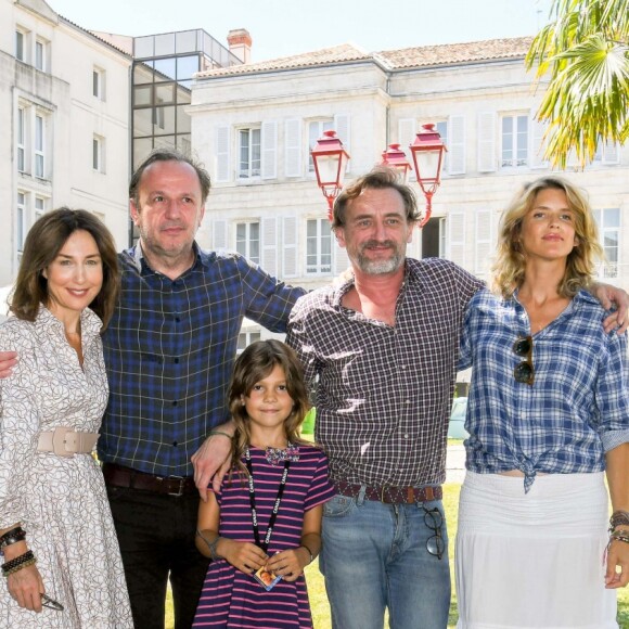 Elsa Zylberstein, Arnaud Viard, Elsa Damour Cazebonne, Jean-Paul Rouve et Alice Taglioni (enceinte) pour le film "Je voudrais que quelqu'un m'attende quelque part" lors de la 12ème édition du festival du Film Francophone d'Angoulême, France, le 24 août 2019. © Coadic Guirec/Bestimage