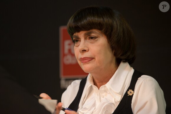 Mireille Mathieu dédicace son nouvel album "Mes classiques" au Furet du Nord à Lille le 14 novembre 2018. © Stéphane Vansteenkiste/Bestimage