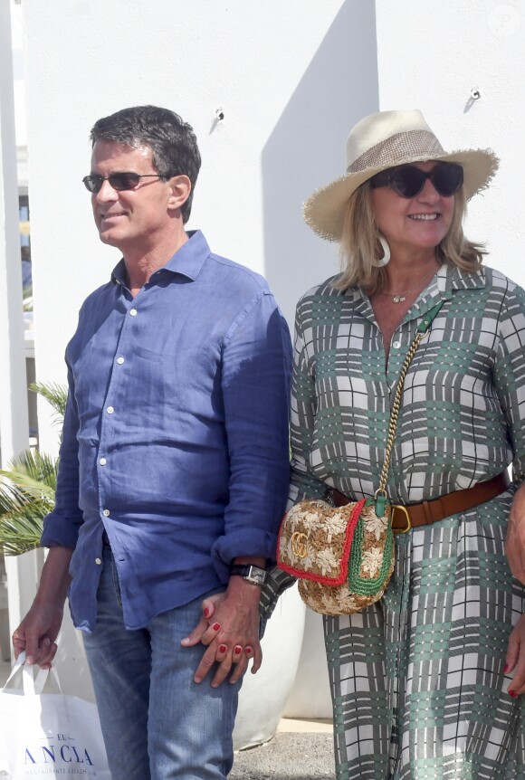Exclusif - Manuel Valls et Susana Gallardo sont allés dîner au restaurant où ils se sont rencontrés il y a 1 an à Marbella. Le couple a célébré l'anniversaire de leur rencontre.